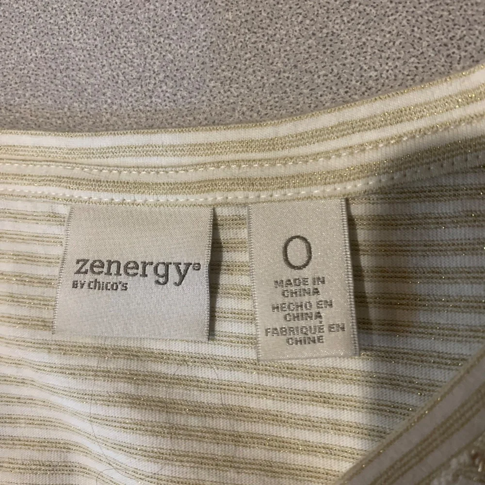 Zenergy by Chico’s Ivory/Gold 3/4 Sleeve Top sz 0